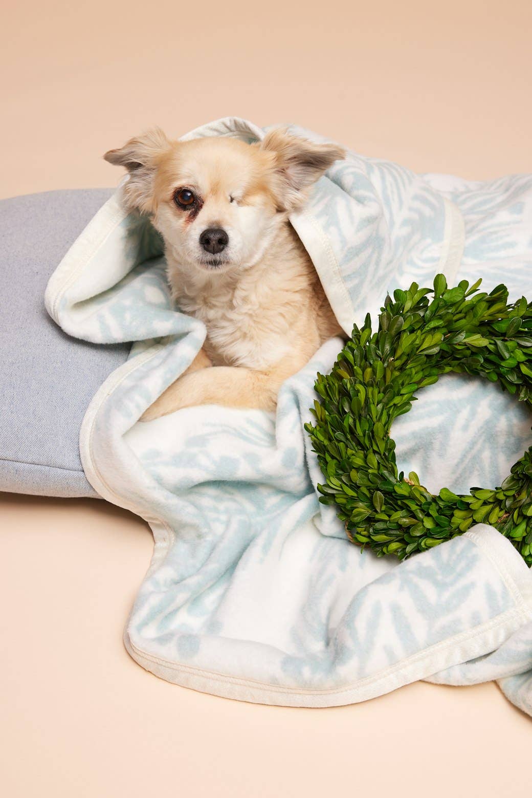 Winter Garland Midi Blanket: Midi